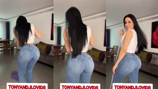 EXTREME BIG ASS IN JEANS PANTS