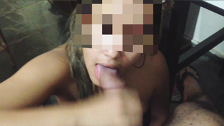 Novinha amadora levando gozada e deixando tudo limpinho