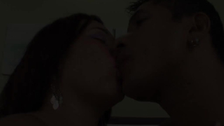 Coroa gostosa senta faz anal sorrindo