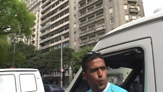 Putas pegam van e pagam com sexo