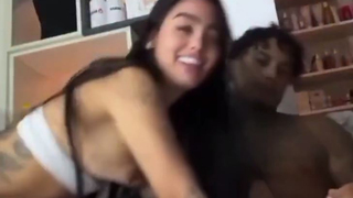 Mc Mirella Rebolando na Tora