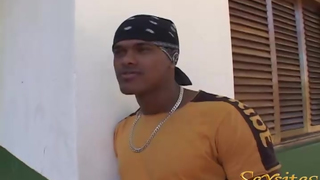 Coroa safada fode com negao no sitio