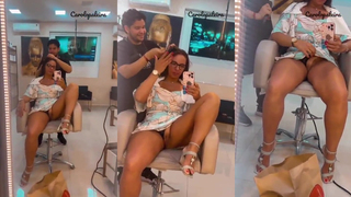 Carol Opaleira mostra o bucetão no salão de beleza