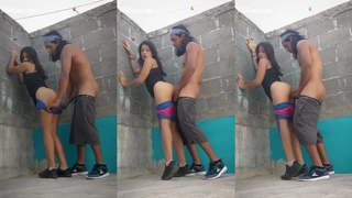 Putinha fudendo no muro da escola com colega