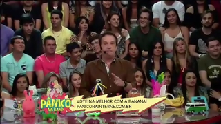 Gostosas do Pânico mostram como manusear a banana (Pânico na Band)