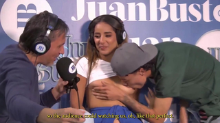 Natalia Garcia gozando muito no podcast