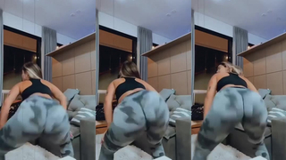 Rebolando de calça é bom demais