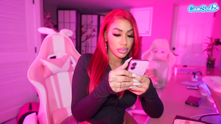 Katt Leya mamadas dildo