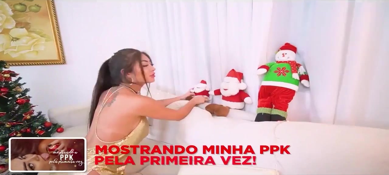 Ana Otani metendo um consolo