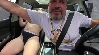 Deu o cu dentro do carro