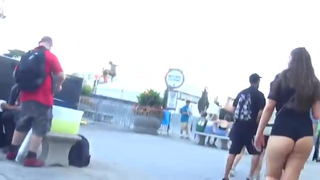 Porra ela sabe que tem gente de pau duro por ela
