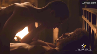 Nathalie Emmanuel sexo nua cena