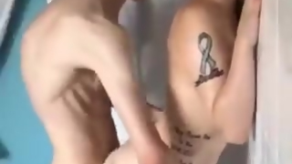 Fodendo a safada no banheiro