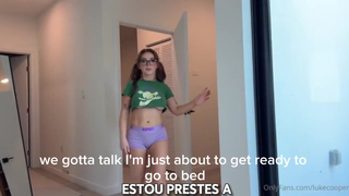 COMENDO A IRMÃZINHA PEITUDA CARENTE - LEGENDADO