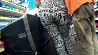 inclinando o rabo gostoso para mim