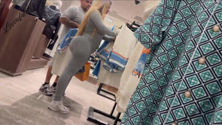 Latina gostosa e com barriga enorme ????