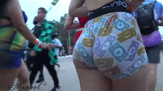 Raver nerd e fofa com um bumbum super gostoso ?????????????????????