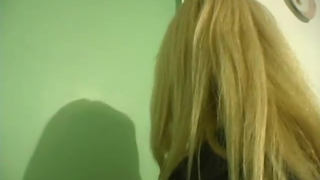 Lorinha safada da um cu e leva muita porra na cara