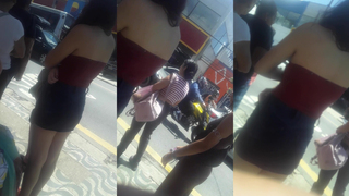 Putinha de mini saia no ponto