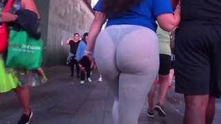 APOSTO QUE TODO PERVERTIDO ESTAVA SEGUINDO ESSA VADIA NAQUELA NOITE. BUNDA GORDA