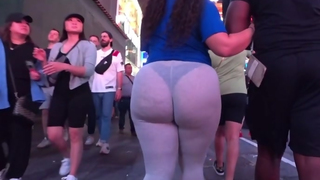 APOSTO QUE TODO PERVERTIDO ESTAVA SEGUINDO ESSA VADIA NAQUELA NOITE. BUNDA GORDA