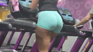 Bunda grossa e mestiça de adolescente