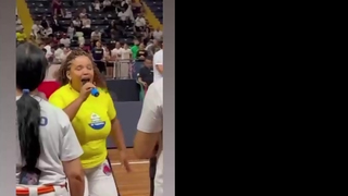Capoeirista rabuda engolindo a calcinha