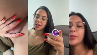 (LIVE) BRANQUINHA GOSTOSA FALANDO PUTARIA E MOSTRANDO A BUCETA