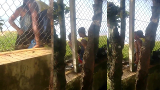 Mulher do corno disse que ia pra casa da mãe, corno suspeitou e foi atrás com carro