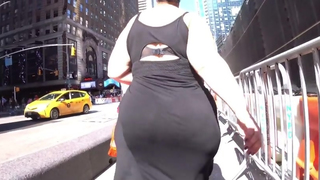 JIGGLY PAWG BOOTIE EM VESTIDO PRETO