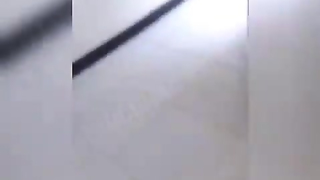 O filho e pai flagrou a mãe casada fazendo sexo com outro homem