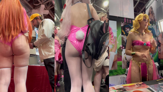 Garotas cosplay exibindo seus atributos