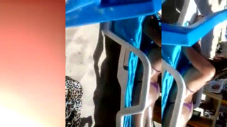 Gostosa bronzeando na vira ver