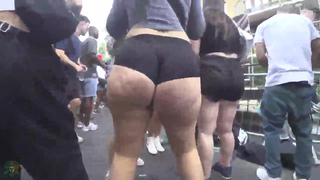 Brasileira rabuda curtindo a RAVE na Europa , 2