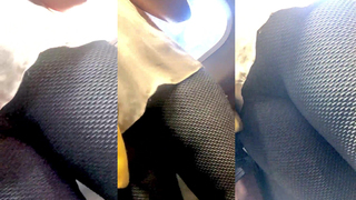 Bucetinha de calça legging no trem 2