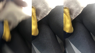 Bucetinha de calça legging no trem 1