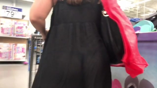 vestido de lençol mostrando sua pequena calcinha sexy ❤️