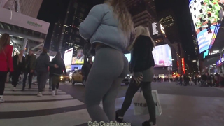 Loira balança o rabão gostoso