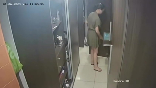 Câmeras hackeadas mãe trocando de roupa