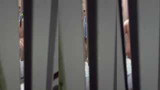 Filmando a vizinha amiga da mãe escondido