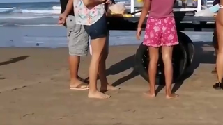 Olha o tamanho do biquini da safada