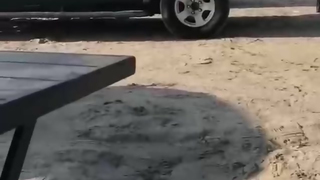 Olha o tamanho do biquini da safada