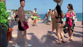 Bunda gostosa de morena na praia