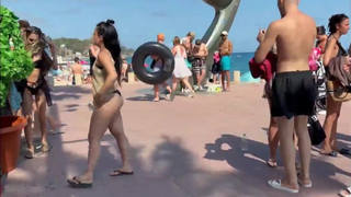 Bunda gostosa de morena na praia