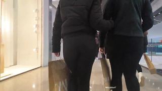 Olha como ela meche o rabo