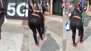 Duas gostosa de legging transparente no centro 2
