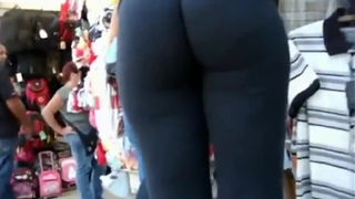 Gostosa de Rabo empinado de legging