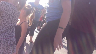 Milf louca de leggings mostra fio dental