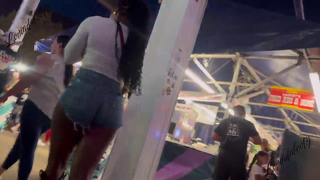Ela sabe provocar empinando esse rabo