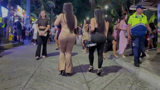 Duas Cavalas Rabudas Deliciosas